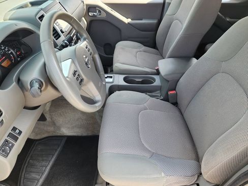 Used 2015 Nissan Frontier SV RWD image 9