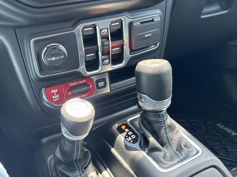 Used 2023 Jeep Wrangler Unlimited Rubicon 4xe w/ Cold Weather Group AWD/4WD image 23