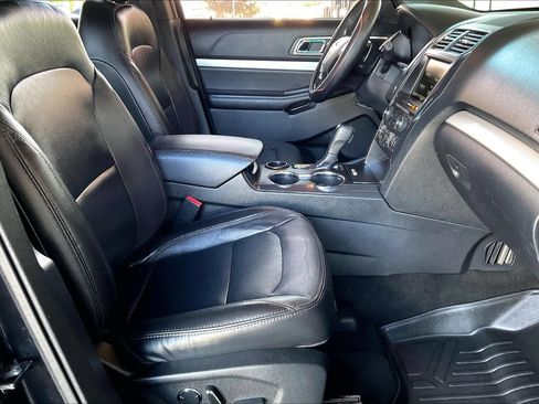 Used 2016 Ford Explorer XLT w/ Equipment Group 202A FWD image 25