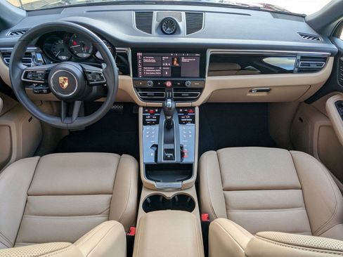 Certified 2025 Porsche Macan AWD/4WD image 22