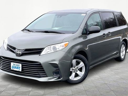 Used 2020 Toyota Sienna L image 1