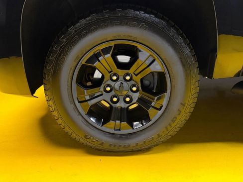 Used 2020 Chevrolet Suburban LT w/ Luxury Package AWD/4WD image 7