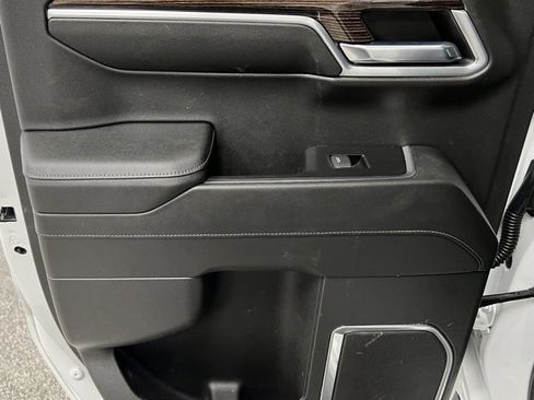 Used 2024 GMC Sierra 1500 Elevation image 40