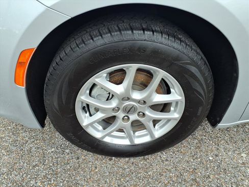 Used 2022 Chrysler Voyager LX FWD image 9