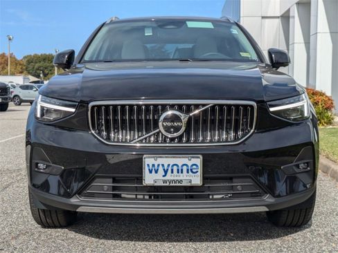 New 2025 Volvo XC40 B5 Plus w/ Protection Package Premier image 9