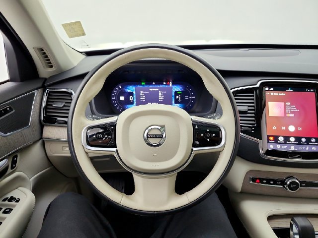 Certified 2025 Volvo XC90 T8 Plus w/ Protection Package Premier AWD/4WD image 26