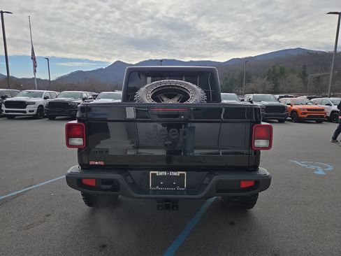 Used 2021 Jeep Gladiator Sport image 5