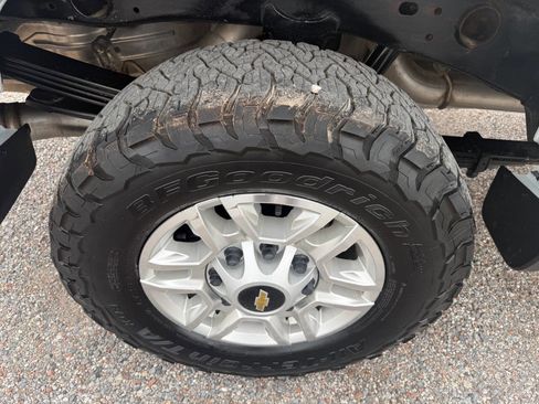 Used 2022 Chevrolet Silverado 2500 LT w/ Convenience Package AWD/4WD image 12