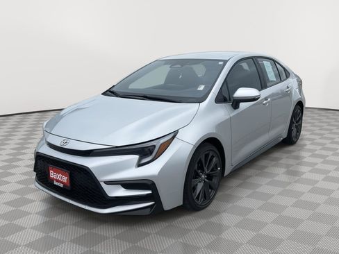 Used 2024 Toyota Corolla SE FWD image 3