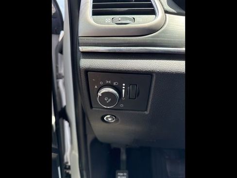 Used 2019 Jeep Grand Cherokee Limited AWD/4WD image 19
