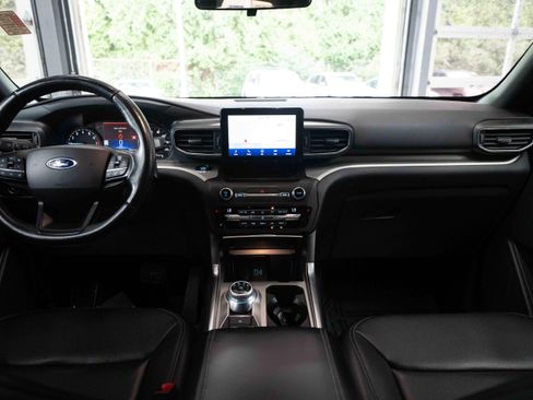 Used 2020 Ford Explorer XLT w/ Equipment Group 202A AWD/4WD image 20