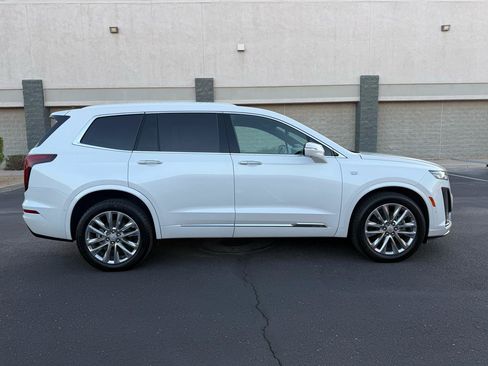 Used 2023 Cadillac XT6 Premium Luxury w/ Technology Package AWD/4WD image 2