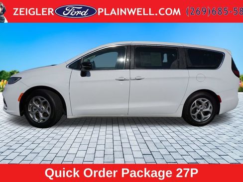Used 2024 Chrysler Pacifica Limited FWD image 2