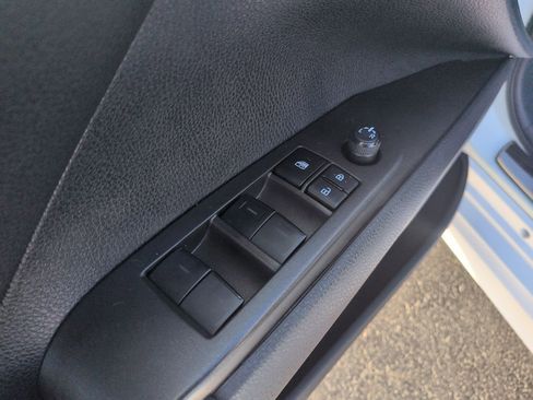 Used 2023 Toyota Camry SE image 11