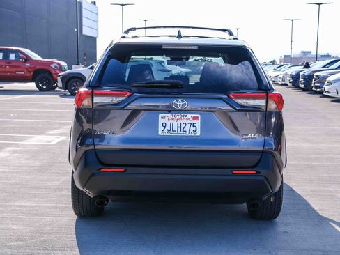 Used 2023 Toyota RAV4 XLE Premium FWD image 5