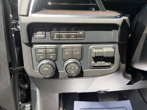 New 2026 Chevrolet Suburban LT w/ Comfort Package AWD/4WD image 23