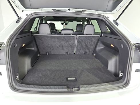 Certified 2022 Volkswagen Atlas Cross Sport SE w/ Panoramic Sunroof Package AWD/4WD image 12