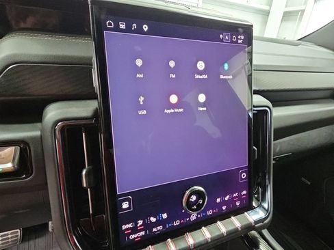 Used 2025 GMC Yukon XL AT4 w/ AT4 Premium Package AWD/4WD image 16