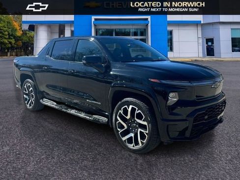 Certified 2025 Chevrolet Silverado EV RST AWD/4WD image 3