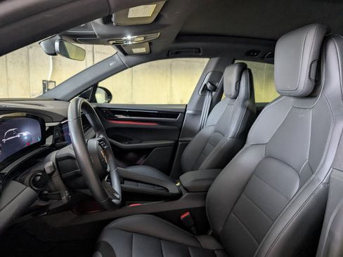 Used 2025 Porsche Macan Electric image 5