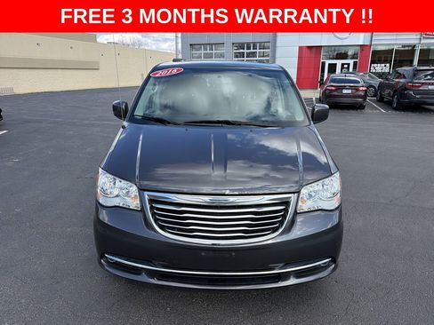Used 2016 Chrysler Town & Country Touring image 25