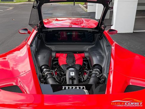 Used 2021 Ferrari F8 Tributo image 38