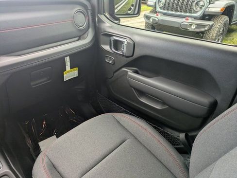 New 2025 Jeep Wrangler Unlimited Rubicon image 15