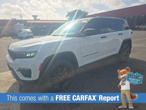 Used 2023 Jeep Grand Cherokee Limited w/ Black Appearance Package AWD/4WD image 3