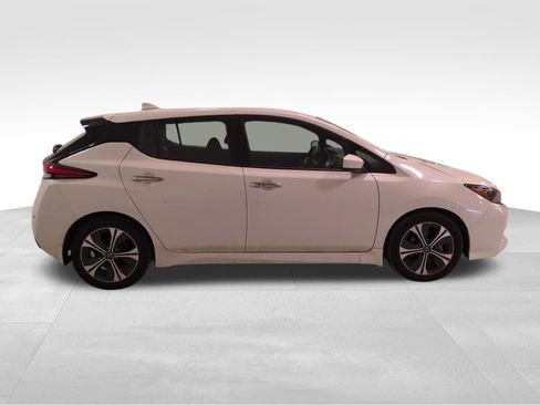 Used 2022 Nissan Leaf SV image 3