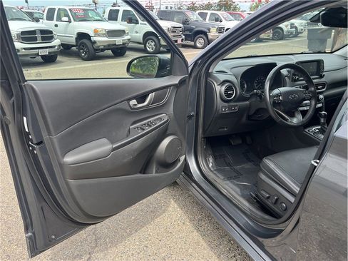 Used 2021 Hyundai Kona Limited FWD image 13