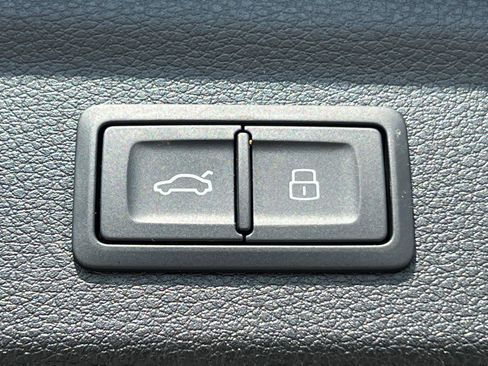 Certified 2024 Audi Q3 2.0T Premium w/ Convenience Package AWD/4WD image 19