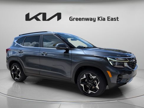 Used 2024 Kia Seltos EX FWD image 3