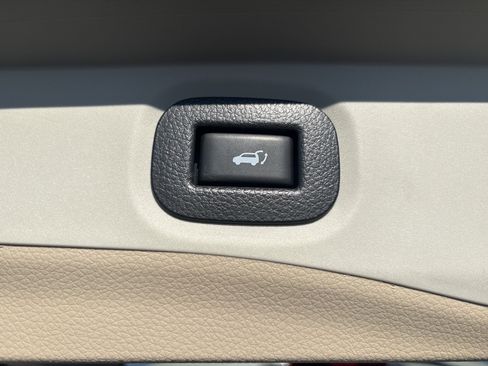 Used 2017 Nissan Rogue SL w/ SL Premium Package image 14