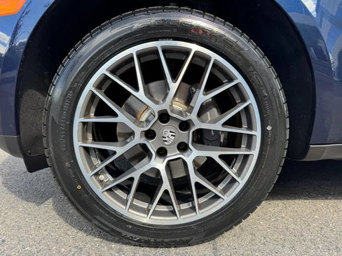 Used 2018 Porsche Macan Sport Edition AWD/4WD image 20
