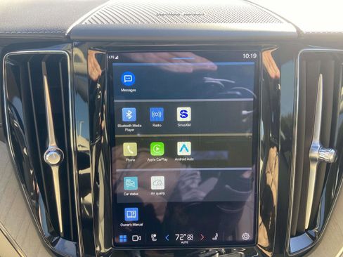 Certified 2023 Volvo XC60 B5 Ultimate w/ Climate Package image 28