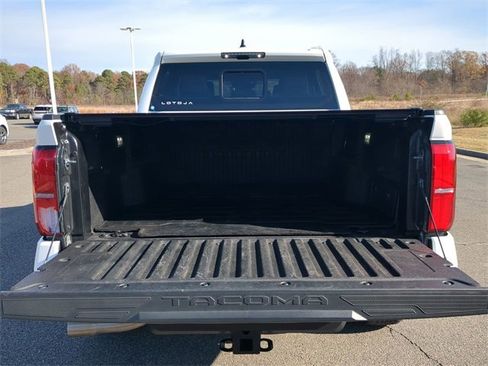 Used 2024 Toyota Tacoma TRD Off-Road image 10