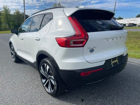 Used 2025 Volvo XC40 B5 Plus AWD/4WD image 3