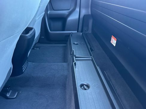 Used 2018 Toyota Tacoma SR RWD image 11