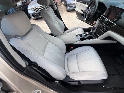 Used 2018 Honda Accord EX image 17