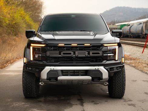Used 2025 Ford F150 Raptor image 3