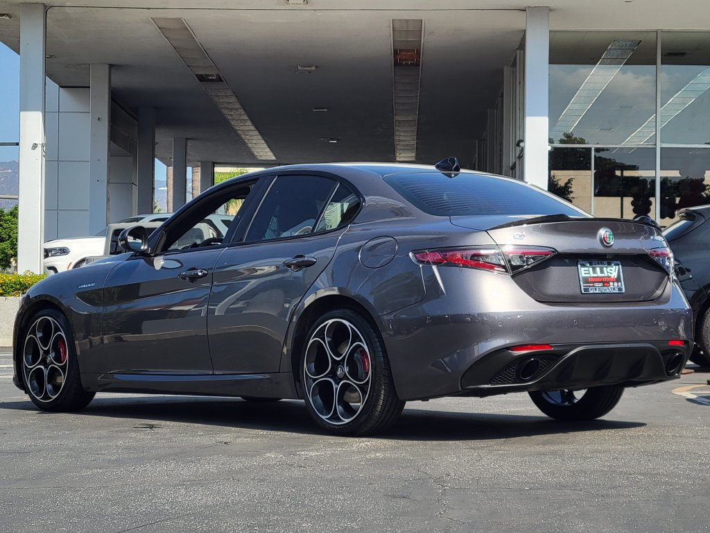 Used 2024 Alfa Romeo Giulia Veloce RWD image 2