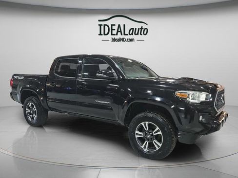 Used 2018 Toyota Tacoma TRD Sport image 7