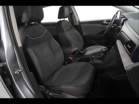 Certified 2024 Volkswagen Taos SE AWD/4WD image 17