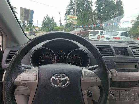 Used 2010 Toyota Highlander SE AWD/4WD image 17