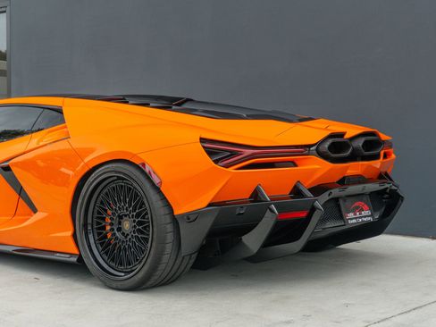 Used 2025 Lamborghini Revuelto Coupe 2D image 24