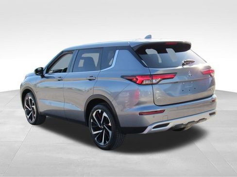 Used 2023 Mitsubishi Outlander SE FWD image 8