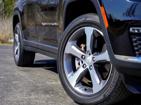 Used 2023 Jeep Grand Cherokee L Limited image 2