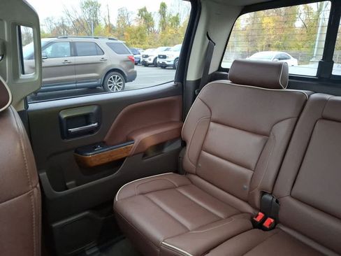 Used 2018 Chevrolet Silverado 1500 High Country image 12