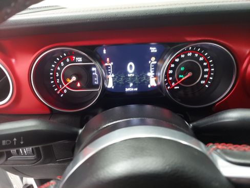 Used 2022 Jeep Gladiator Rubicon w/ Cold Weather Group AWD/4WD image 8