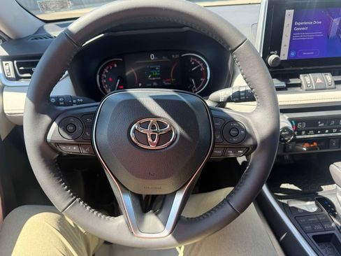 Used 2023 Toyota RAV4 XLE Premium image 22